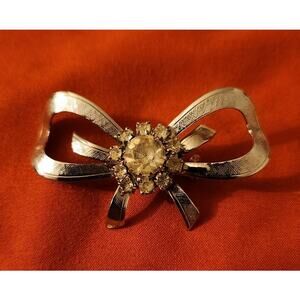 Vtg. Goldplate Rhinestone Brooch 2"